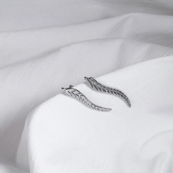 925 Sterling Silver Leaf Earrings - Picture 2 of 3